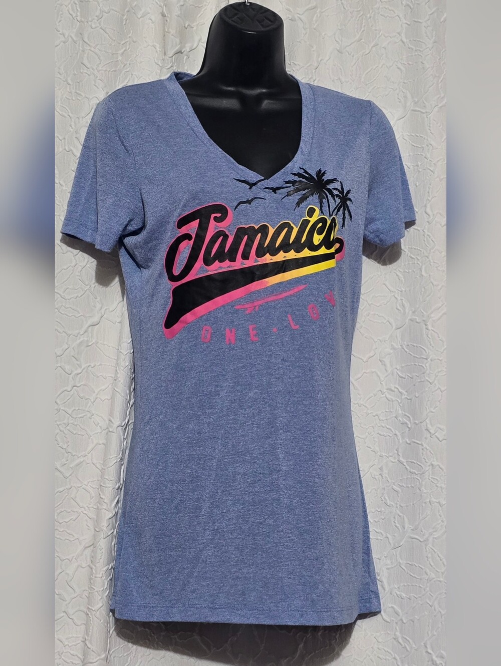 *NWOT* Women’s Medium Sun Kissed Jamaica One Love blue short sleeve  T-shirt
